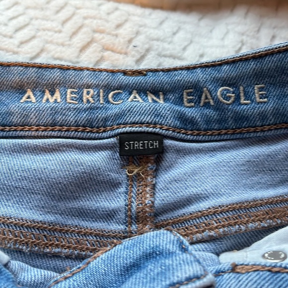 Woman High Rise American Eagle Jeans - Picture 3 of 4